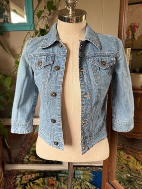 DKNY Vintage Light Wash Blue Cropped Denim Jacket, XS Juniors